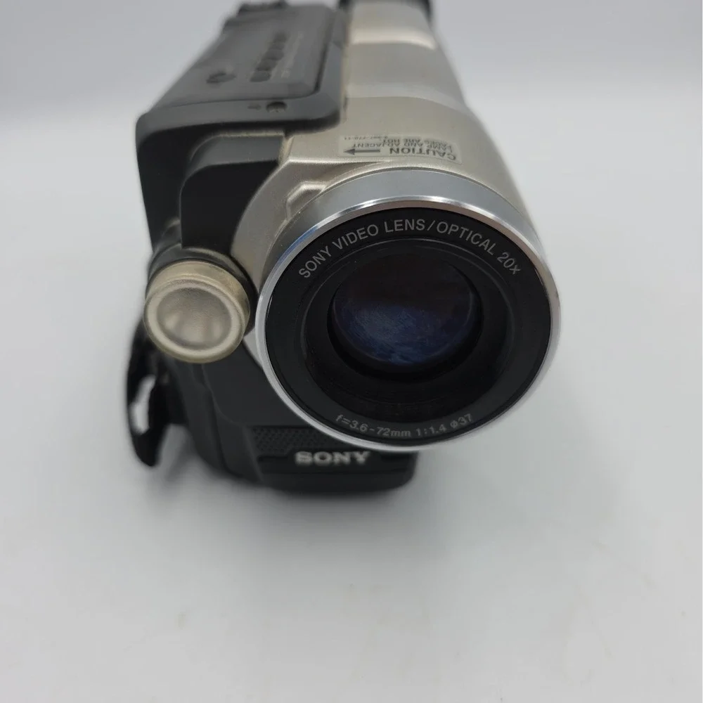 Sony Handycam CCD-TRV608 Silver 560x Digital Zoom Hi8 Camcorder - For Parts